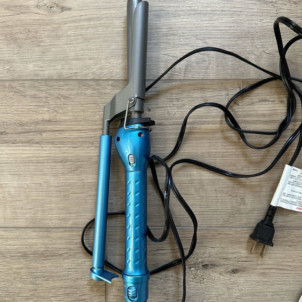 BaBylissPRO® Nano Titanium™ ¾" Marcel Curling Iron GUC - Picture 2 of 5